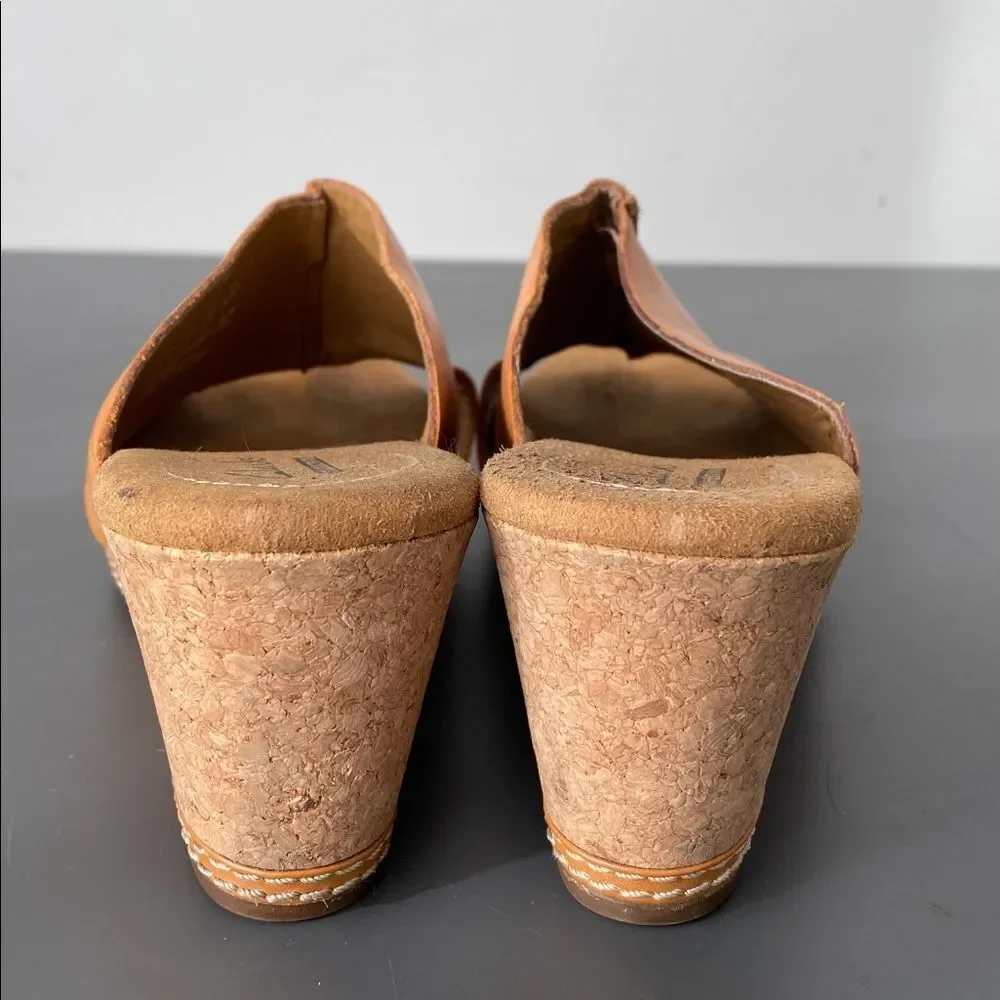 Clarks Caramel Brown Leather Wedge Sandals Mule Sz 7 Boho Chic Urban Coastal